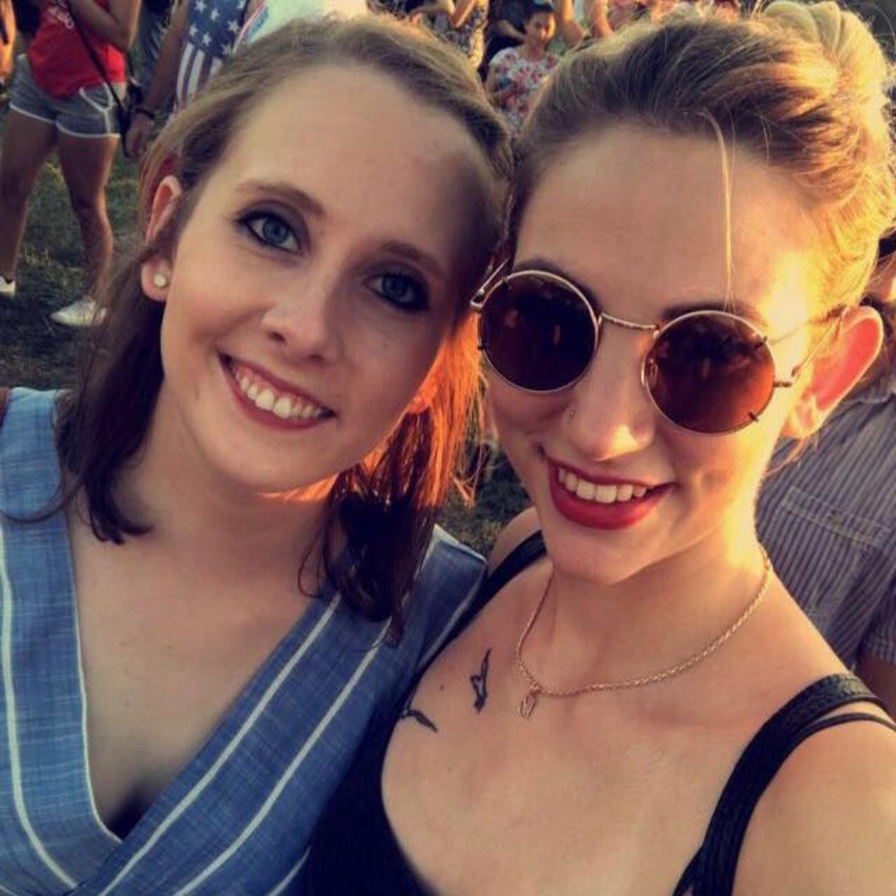 Meet your Posher, Caitlin